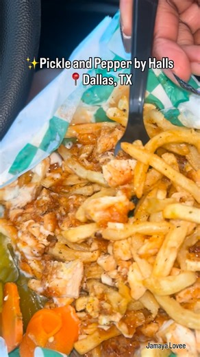 Meals on wheels ♿️ on Instagram: "✨Pickle and Pepper by Halls 📍Dallas, TX 🍟 Greedy Fries: Hot Honey (9/10): Hot Garlic Parmesan (7/10) 🥒Fried Pickels:7/10 🥤 Strawberry lemonade & Fruit Punch: 10/10 🍰Biscoff fried cheesecake:8/10 🍃Saw they had some new items, I had to give them a try. The drinks are a must-try, the strawberry lemonade one 😮‍💨; I blinked and it was gone. The Greedy Fries are chicken tenders with whatever sauce you’d like. The hot honey was sweet with just enough spice. Eve