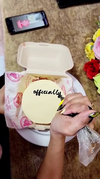 how to write on a bento cake (cake calligraphy)