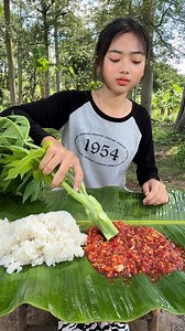 Eating fresh papaya tree | Primitive Art