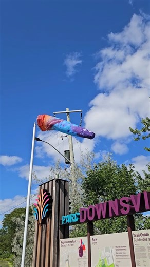#DYK we have 10 windsocks in the Park? For #TruthAndReconciliation, visit our new windsocks designed by Natalie King named “Wind that Carries Us”. It honours queer Indigenous kinship, memory, and movement 🧡 🪶 Learn more about the windsocks: https://bit.ly/4pdllWH *** #SVQ le parc compte 10 manches à air? En cette journée de #VéritéEtRéconciliation, venez voir nos nouvelles manches à air, conçues par Natalie King et intitulées « Vent qui nous porte ». Elles honorent la parenté, la mémoire et le