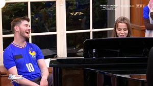 Star Academy 2025 - Julien chante son titre "Le jeu" avec les élèves