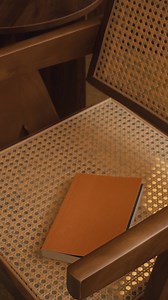 時間在某些時刻放慢了腳步，隨使時間推移，那些記憶中的片刻被保留。 Rill® 極地緊緻六胜肽保濕抗老乳霜，添加專為表情紋研發西班牙抗皺專利 Argireline® 類肉毒六胜肽，淡化臉部紋理。 肌膚的狀態在滋養中恢復細緻平滑，被包覆在最有自信的時刻。 | Rill