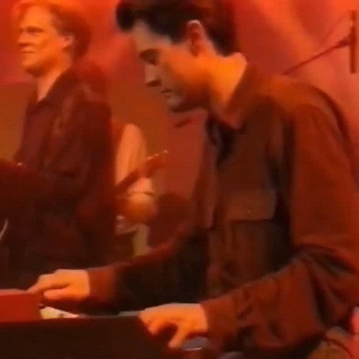 Kyle Maclachlan learned how to play the organ for his role in Oliver Stone’s The Doors (1991) seen above burning thru a rendition of Light my Fire for the Jonathan Ross show the same year. ‘I learned all the songs; while I was travelling through Europe at the time as I was lugging around a keyboard. And they would change all the time: Oliver would say, ‘We’re not going to do that song, we’re gonna do this one.’ But anyway, it was a giant, crazy show’ • | Unified Goods