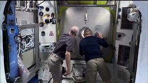 Nasa'S Stuck Astronaut Steps Out On A Spacewalk After 7 Months In Orbit