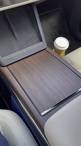 Another defect. Center console lid doesn’t stay open or half open. Cup holders useless.