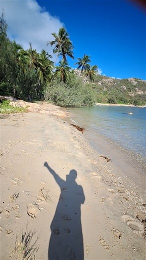 Aleksandra Hadfield | Mrs Beach Eat Repeat on Instagram: "Day 66 of summer in Australia. Secluded tropical bays in the Whitsundays. 📍 Murray Bay in Bowen #visitbowen #Bowen #Whitsundays #Queensland #Australia"
