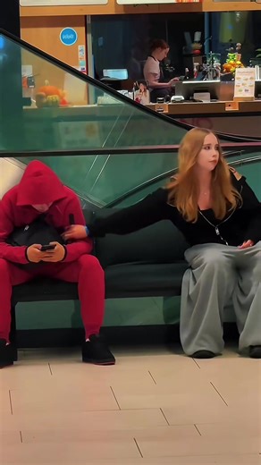 Social Experiment ❤️🩹Would you help a stranger?#socialexperiment #fyp #love #tiktok #usa