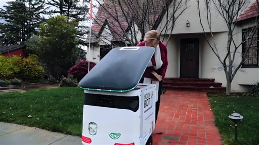 图书馆的书籍可以由机器人来管理，图书馆的“机器人助手”来了！_腾讯新闻