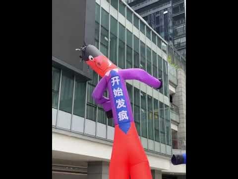 inflatable performer’s got moves that glow (literally)! 💙✨