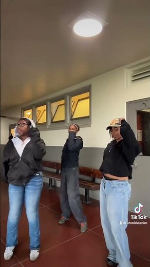 uzi wake yo ahh uppppp #blackboxrunitup #dance #dancecraze #fypシ゚viral