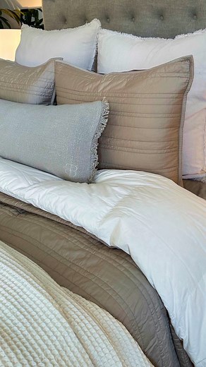 JUST ADD LOFT___Our Percale Quilted Comforter has all the loft of our Duvet Inserts, with the ease of just one layer. It has a naturally breathable 100% organic cotton percale shell and a medium-weight fill, making it perfect for all seasons. Style yours as your bed’s top layer, beneath a decorative quilt or bed blanket, or even as the insert for your favorite duvet. Styled by @brittlawhon with the following products: Signature Hemmed Sheet Set in Oak Percale Quilted Comforter in Cream Signature