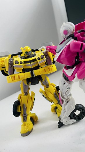 Transformers: Bumblebee and Arcee Stop Motion Animation