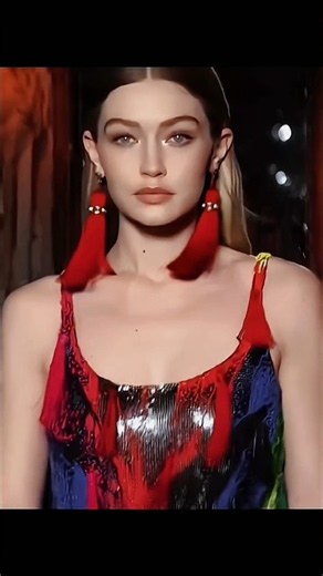Gigi Hadid — Iconic Runway Moments ✨