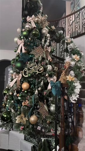 POV: Your husband hooks everything up to google! Christmas tree 2025! #family #cookingwithlacy #momlife #christmas #explore #familytime #explorepage #viral #kids | Lacy Walker Phillips