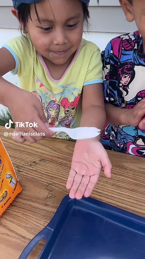 DIY Volcano Experiment for Kids 🌋✨#teachersoftiktok #prek #springcraftsforkids #springcrafts #diyprojects #scienceexperiments #scienceforkids