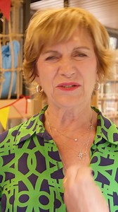 "Me carga" 😮 A Evelyn Matthei no le gusta leer libros sobre su vida #LosLibrosQueLeo 📌 ¡No te pierdas “Los libros que leo”! Puedes encontrar todos los capítulos en el YouTube de Meganoticias ✨ | Mega.tv
