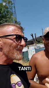 2M views · 43K reactions | Con Boxe Salvini Emiliano Emiliano entriamo nell'ex tenda a strisce. Sono in molti a dormire lì ,ma Noi a Roma nostra non abbiamo paura. Daje   | Simone Carabella Orgoglio Italiano | Facebook