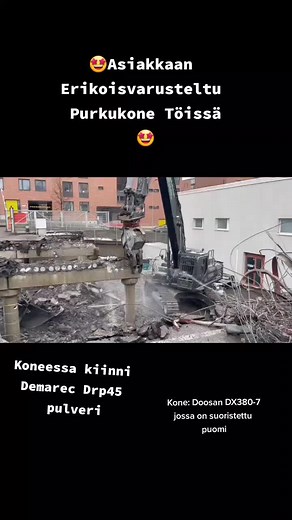 Umacon Oylle luovutettiin joulukuussa hieman erikoisemmin varusteltu purkukone🤩 Nyt se on päässyt oikein tositoimiin👏 koneeseen varusteltiin mm hyttisuojalla, pohjapanssarilla, kaivuvarren sylinterisuojalla sekä OilQuick-pikaliittimellä. Puomi kävi läpi suoristusoperaation👌 #Develon #realmachinery #täydenpalvelunkonetalo #doosan #wihuri_tekninenkauppa #wihuri_wrent #doosanexcavator #umacon #DEVELON @Hyundai Doosan Infracore