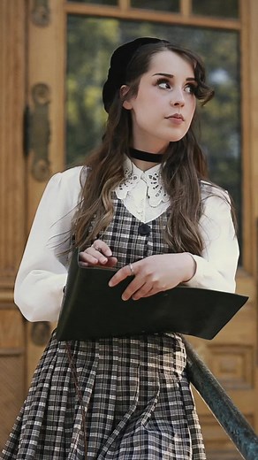 That was @𝘈𝘵𝘩𝘦𝘯𝘢 ‘s genuine reaction to what I wrote on the paper 😂 Any guesses as to what it was? W/ @🦊prototype fox @𝐊𝐢𝐤𝐢 𝐌𝐨𝐫𝐚 @Bella LeBaron #darkacademia #darkacademiaaesthetic #darkacademiaoutfits #bookish #booktok #lightacademia #vintage #vintagefashion