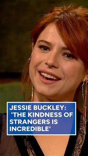 “The kindness of strangers is incredible” 🥹❤️ Oscar-nominated actress #JessieBuckley on how one man’s kindness changed her life forever, after she moved to London at 16 to follow her dreams 💭 🎥 From The #LateLate Show back in 2019 #Oscars2026 #Hamnet | RTÉ One