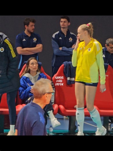 Blow a Kiss to Me 🐣🐣😘 Hande Baladın Arina Fedorovtseva . #handebaladın #fenerbahçe Fenerbahçe Alanyaspor #karyağışı #istanbul Kadın #FenerinMaçıVar Tarkan Maestro John Duran Ederson Skriniar Oosterwolde Kante Asensio Matteo Guendouzi Anthony Musaba Kerem Aktürkoğlu