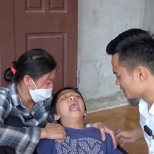 Đã hơn 3 năm rồi nhưng mỗi lần nhìn lại những hình ảnh này Đạt cũng không kìm nổi nước mắt quý vị ạ. Bế cháu trên tay mà Đạt cứ tưởng tượng đó là con mình. Thương hơn cả chữ thương 😭 | PHÚC LÂM BẢO ĐƯỜNG