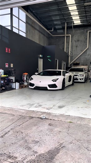 2016 Lamborghini Aventador Features and Review