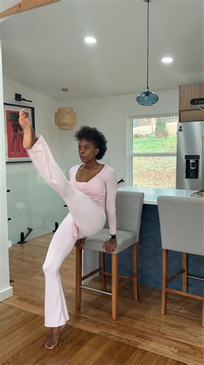 Micki Price Havard on Instagram: "This has honestly become one of the easiest steps in my skincare routine. ✨ No guesswork with my @megelinofficial LED Mask —clean, dry face, mask on, select a mode and timer, done. I love that it uses multi-wavelengths and light therapy to help stimulate collagen, reduce wrinkles, and calm inflammation—all while feeling gentle and comfortable on my skin. And yes, I've noticed my skin is brighter after a few weeks of consistent use. It fits seamlessly into my rou