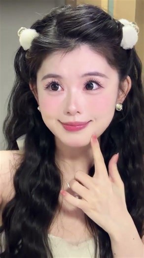 Unlock Your Beauty: Top Makeup Tips for Curly Hair