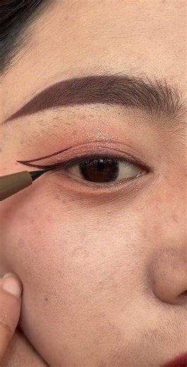 Solving a problem or teaching a specific hack.#MakeupArt #PrecisionLiner#shorts