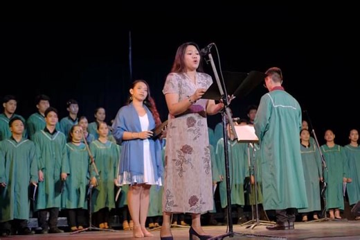 How to Stand Out as a Powerful Backup Singer. Standing out as a backup singer doesn’t mean singing louder than everyone else. It means being reliable, musical, and supportive. Here’s how to truly stand out 👇 • Master blending – your voice should support, not distract. • Know your harmonies well – confidence comes from preparation. • Control your volume – power is in balance, not noise. • Watch the lead singer and director – timing is everything. • Be consistent – show up ready, focused, and dis