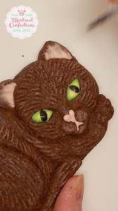 16K views · 201 reactions |  Crafted with love, these minimalistic black cat cookies are purrfection! Made with a wooden mold and a touch of icing, these feline treats are simple yet adorable. Perfect for cat lovers and cookie enthusiasts alike.  #BlackCatCookies #SimplyDelicious | La cabane a poterie | Facebook
