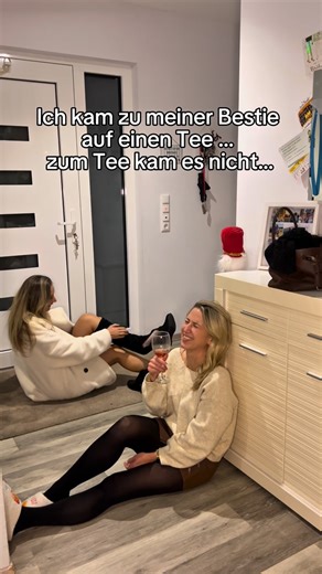 𝐿𝑒𝑛𝑎 Schneider on Instagram: "Sag ehrlich: Wie oft endet „nur kurz auf einen Tee“ genau so? 😂☕ Wer ist deine Tee-Eskalations-Bestie? Markier sie 👇😄 #reallife #besties #trendingreels #lustigevideos #teetime"