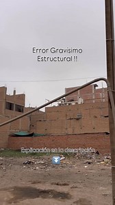 🚨 Error mortal en la construcción 🚨 En este video muestro un error que parece “pequeño”, pero en realidad atenta contra la vida de quienes habitan la vivienda. 👉 Se trata de hacer pasar tuberías de 4 pulgadas atravesando muros y vigas. ¿Por qué es un error gravísimo? ✅ Porque al romper o doblar las varillas de acero corrugado, la viga queda como si estuviera cortada. ✅ En un sismo, la estructura ya no trabaja como debe, pierde su capacidad de resistencia y puede colapsar. ✅ La Norma Técnica E