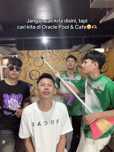 Kenalan di Oracle Pool & Cafe