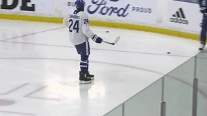 Wayne Simmonds was back on the ice for practice with the Maple Leafs this morning. | Sportsnet