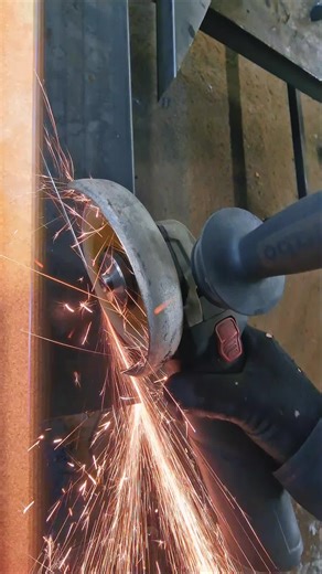 Raw steel. Clean geometry. Made by hand. 🔥 X-design metal table legs, welded in the workshop, built to last and carry real weight. If you value strength, straight lines, and honest craftsmanship, this is your style. 🛠️ MIG/MAG welding ⚙️ Industrial design 🖤 Ready for any tabletop #welding #metalwork #tablelegs #xdesign #industrialdesign