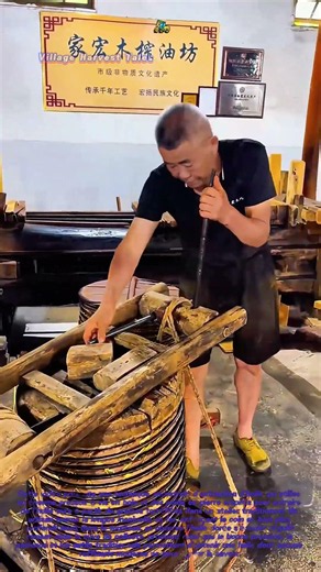 Une technique traditionnelle d'extraction d'huile qui permet d'obtenir de l'huile pure à l'aide