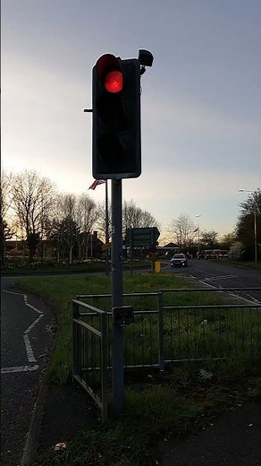 Braintree: Millennium Way B1018, Siemens Helios Traffic Lights Toucan Crossing
