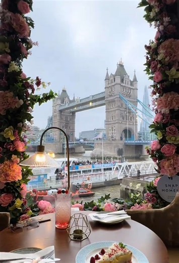 Enjoy Cosy Dining with Scenic Views in London