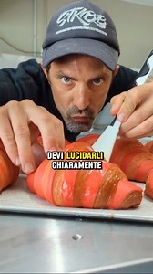 San Valentino option 1 Segui questi passaggi: 1) Sostituisci 3/4 dell'acqua della tua ricetta croissant (o almeno la metà). Considera che idratano meno (circa 80/85%) quindi fatti due conti come ho fatto io e mettine un po' di più. 2) Non usare fragole biologiche che ci stanno mentendo. 3)Dagli una spinta con l'E120 Per il resto prosegui come sai che se te dice bene rimedi pure. Ciao #sanvalentino #valentinesday #viennoiserie #pasticceria #lievitati #recipe | The Romano Baker