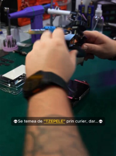 🚨 „Îmi fură curierul telefonul?!” Frica uriașă a acestui client cu iPhone Pro Max!😱 Așa m-a sunat clientul din Miercurea Ciuc pentru un schimb de baterie la Pro Max. L-am asigurat că pachetul ajunge în siguranță și i-am oferit returul GRATUIT! A ales baterie ORIGINALĂ ca să-l mai țină ani buni. #brasov #brasovromania #brasovromania🙏🏻🇳🇵🇷🇴 #brasovulmagic #levelupbrasov #apple #appleiphone #iphone #iphone17promax #iphone17series #iphone16 #IPHONE17PRO #IPHONE16PRO #IPHONE16PROMAX #IPHONEAIR