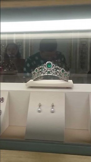 Stolen French Crown Jewels Heist 🇫🇷 | Inside the 2025 Louvre Robbery #LouvreHeist2025 #RoyalJewels