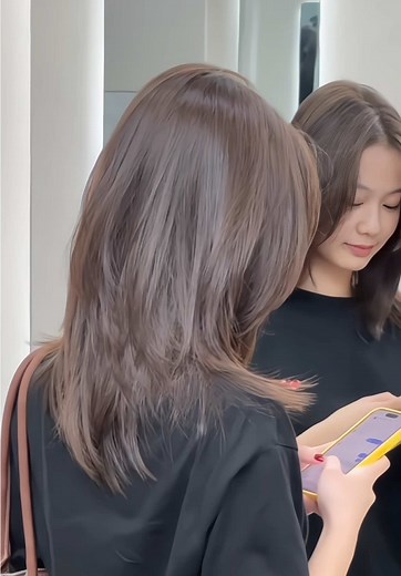 Kiểu Tóc Layer Ngắn Màu Nâu Bạc Hà Đẹp Xuất Sắc