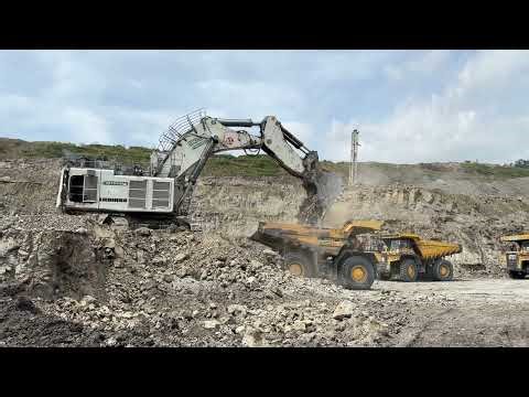 Liebherr Old R9350 Excavator Loading & digging Blast on Hd 785-7 Komatsu Dumper ~ Miningstory