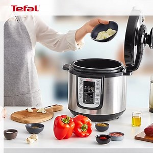 Jedan ekspres lonac za toliko gurmanskih mogućnosti, #TEFAL One Pot. Kuvanje na pari, brzo kuvanje, krčkanje, pečenje, podgrevanje: 🍲 25 različitih automatskih programa, 🍲 održavanje toplote do 24h, 🍲 „Uradi sam“ način rada za vaše kreacije i recepte, 🍲 knjiga recepata. Za brze i ukusne rezultate dok dlanom o dlan 👏 https://bit.ly/Tefal_One_Pot | Tefal