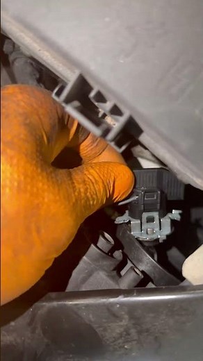 VW golf mk5 headlight bulb replacement