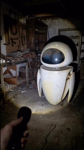 "Agar robots bol sakte, toh ye kya kehte? Apne khayal niche batayein. #Robot #ShortFilm #Cinematic