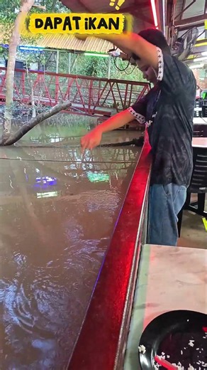 dapat ikan. sambil makan sambil mancing#fishing #ikan #fish
