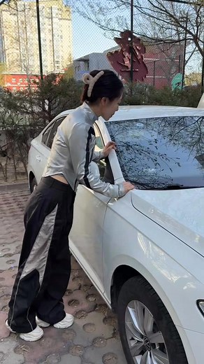 153K views · 7.3K reactions | What to do if you lock your car keys in the car? Easy as pie!#howto #cartok #car #automotive #driving #skills #knowledge #fpy #fyp #tips #foryou #cars | Driving Tips | Facebook